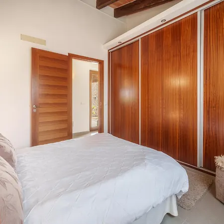 Benet By Interhome * ארטה